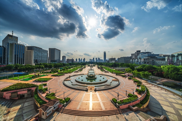 泉城廣場(chǎng)，20周年了！