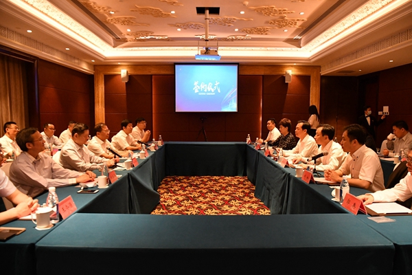 市中區(qū)政府、中國(guó)鐵塔山東省分公司、山東三箭集團(tuán)舉行項(xiàng)目合作簽約儀式